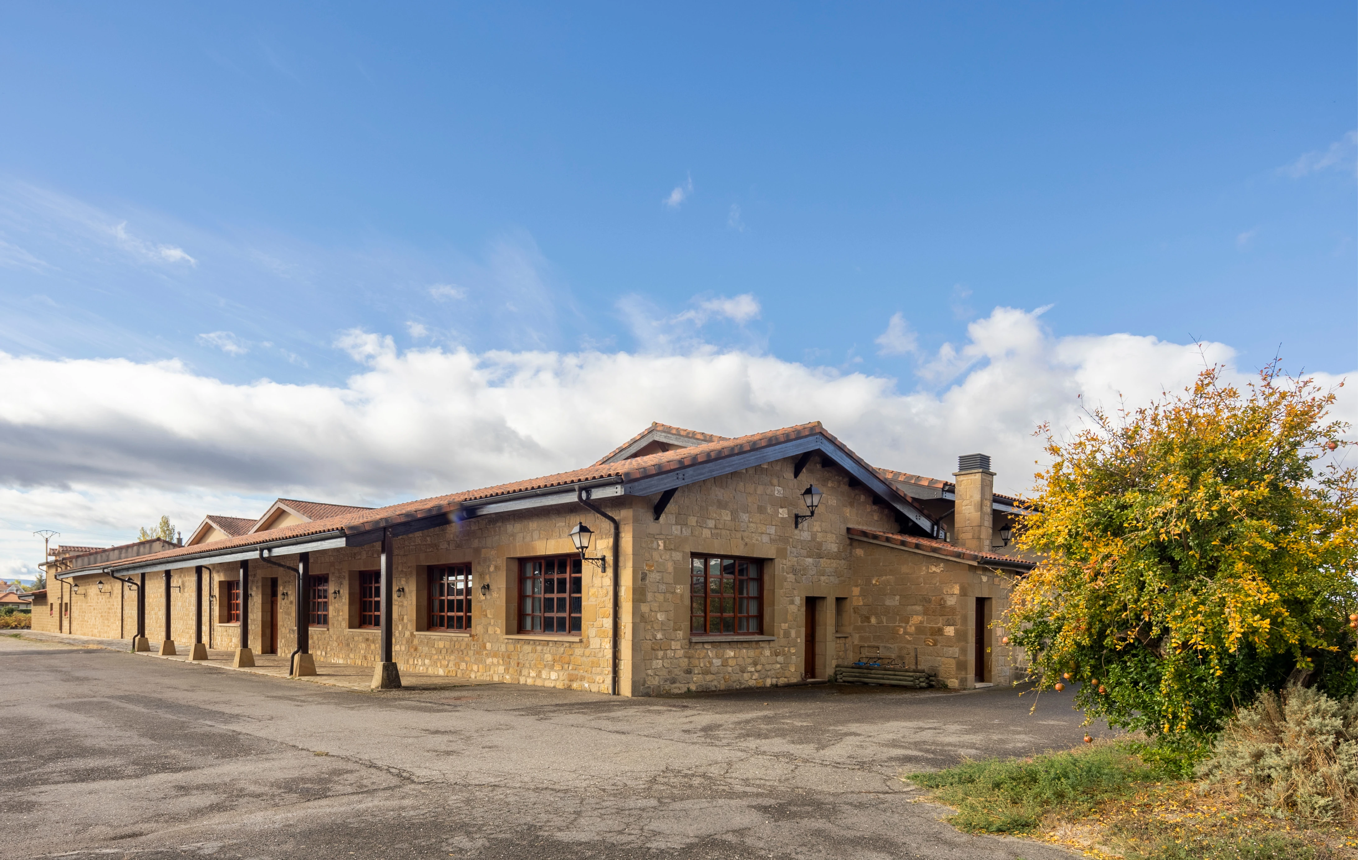 Exterior Bodega Solar de Ayala